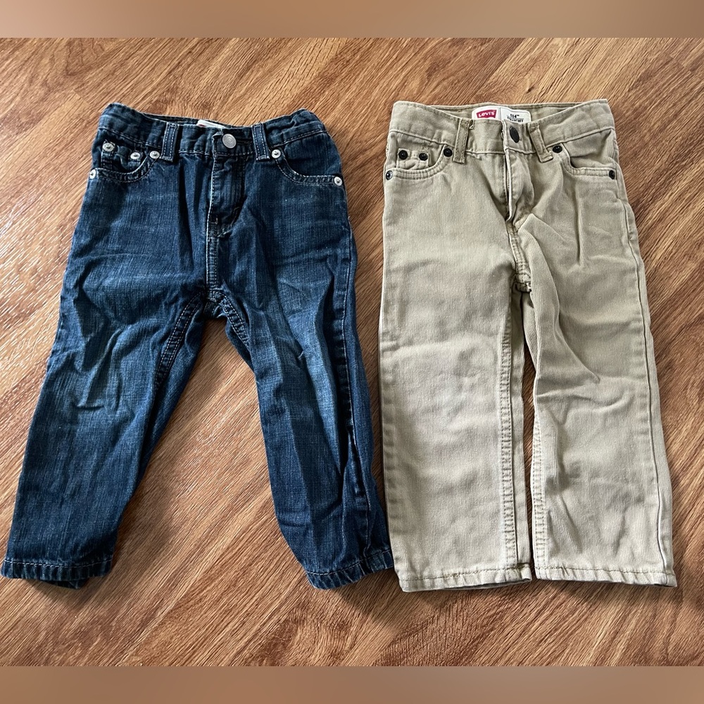 2 pair Levi’s pants